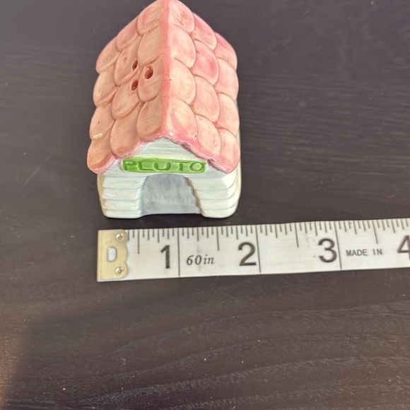 Vintage 1990's Ceramic Disney's Pluto's house salt OR pepper shaker collectible - Picture 7 of 9